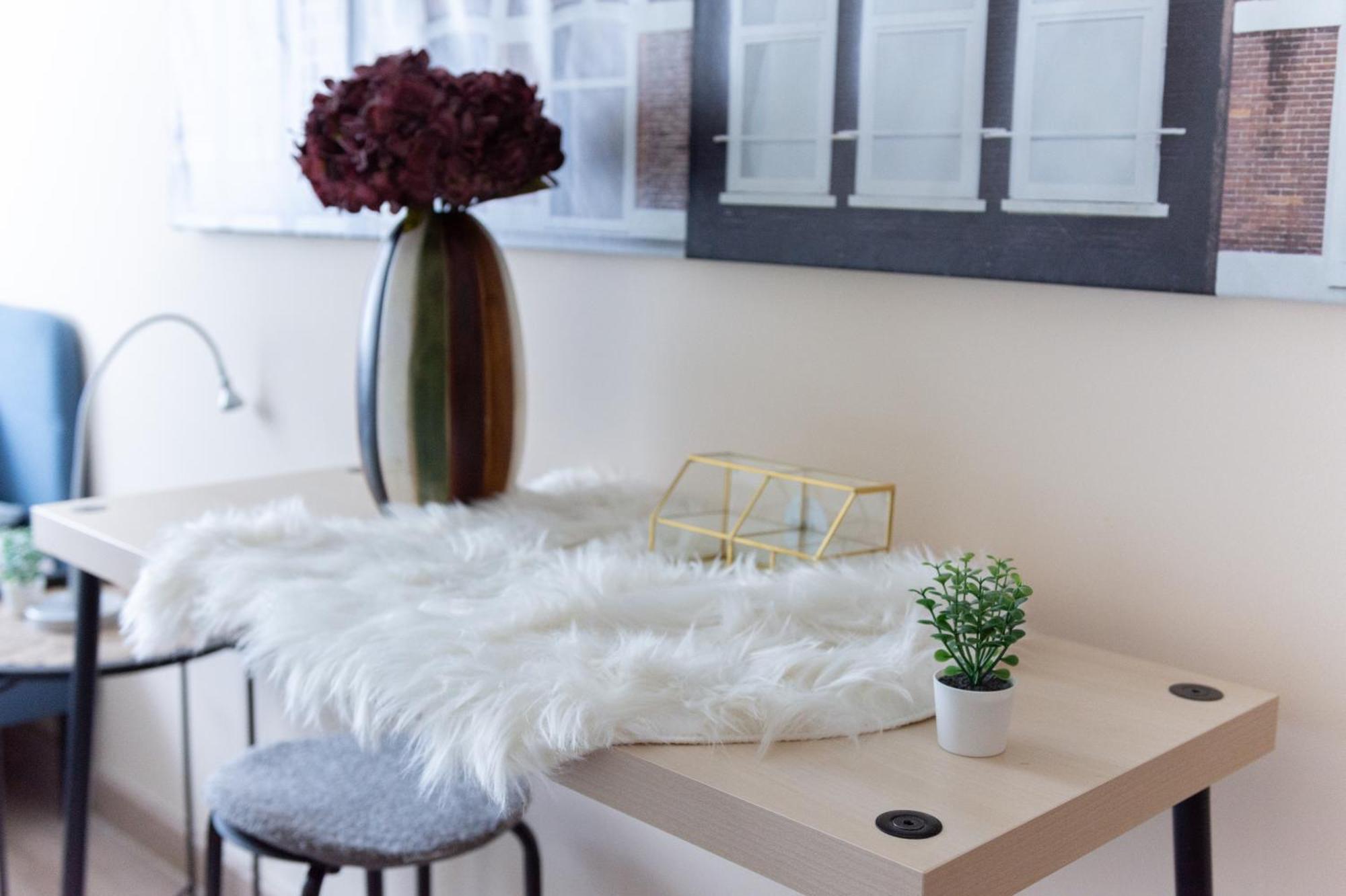 Quiet Rooms In The Bustling City Center — Photos 3